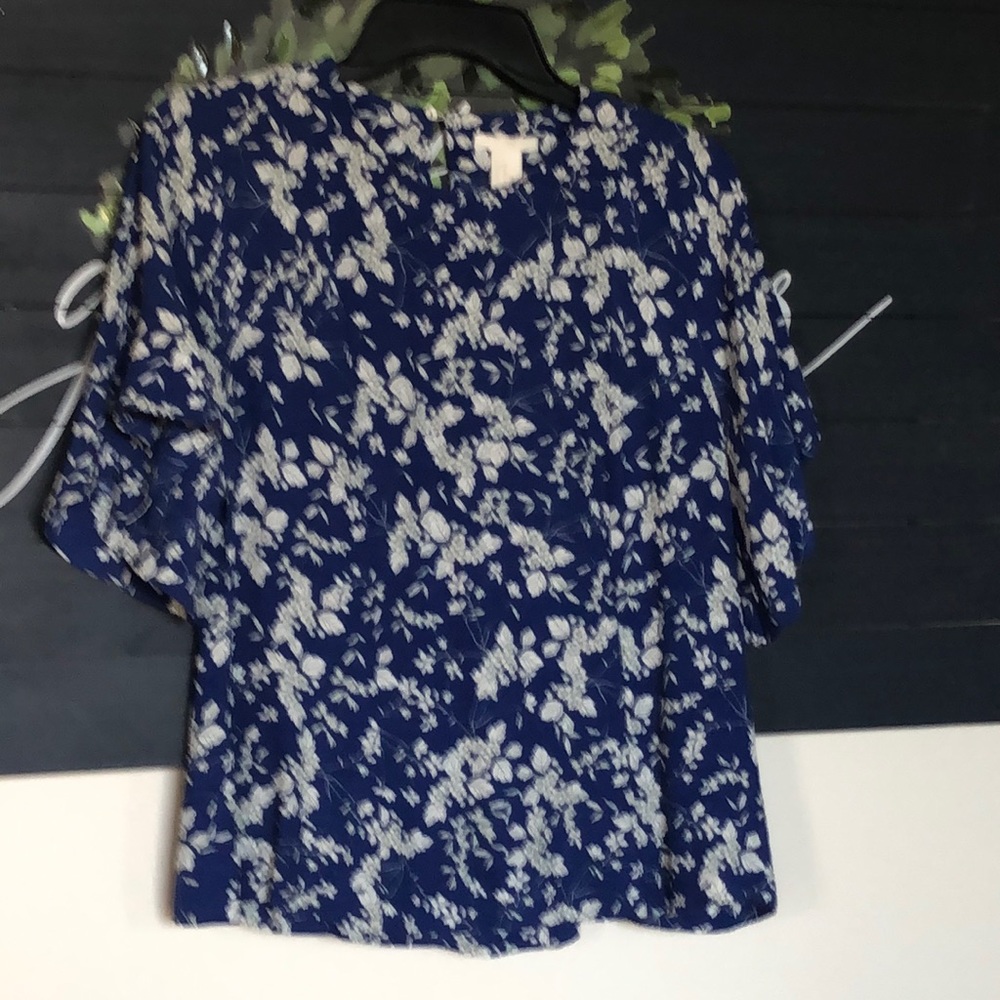 H&M royal blue & white floral top.